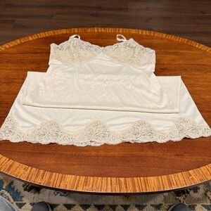 Vintage Wonder Maid Nylon & Lace Union Made is USA Ivory Off-White Slip Dress 38
